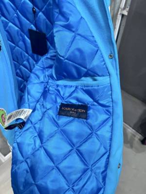 Яке тип бомбър LV КОД 880